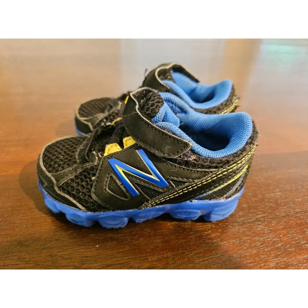 New Balance Non Tie Velco Sneakers Blue &‎ Black Infant Boys Size 4